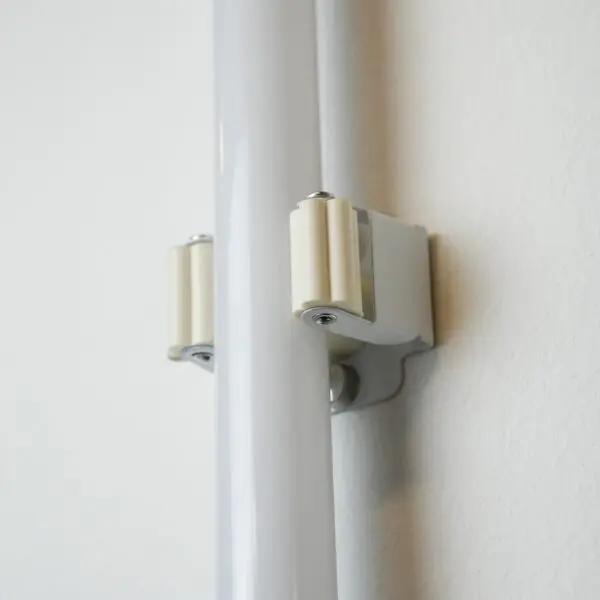 Wall mount for lightsabers | With clip | Vertical - Image 2